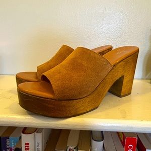 Suede Clogs 🤎